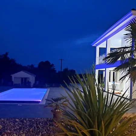 Vila Les Fontenelliers Luxury 5 Star